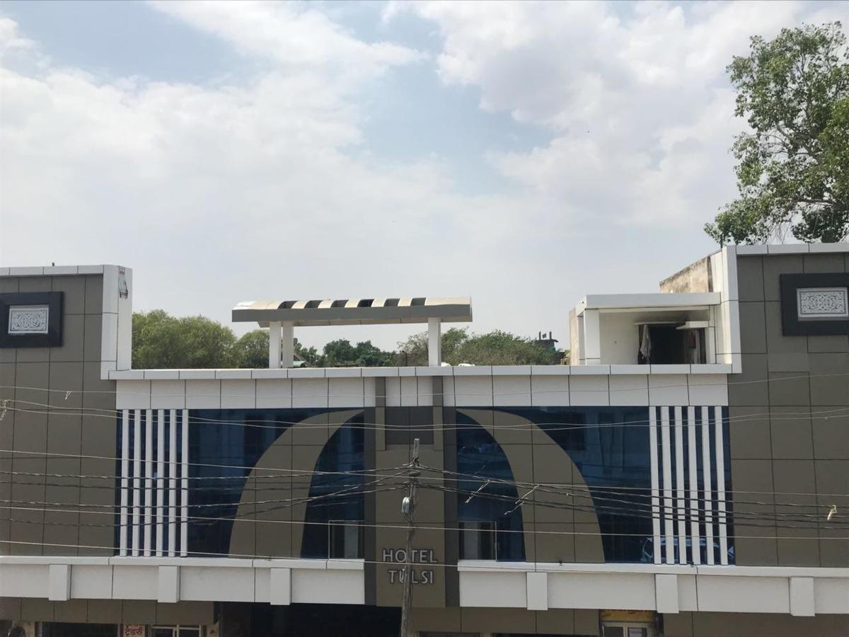Hotel Tulsi Banda Exterior foto